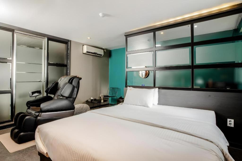 M7 Business Hotel Chilgok Экстерьер фото