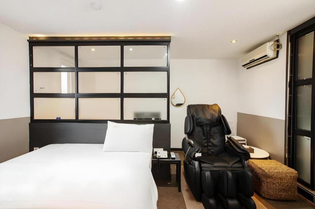 M7 Business Hotel Chilgok Экстерьер фото