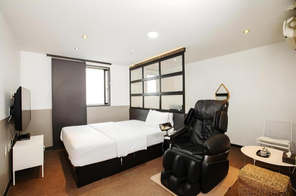 M7 Business Hotel Chilgok Экстерьер фото
