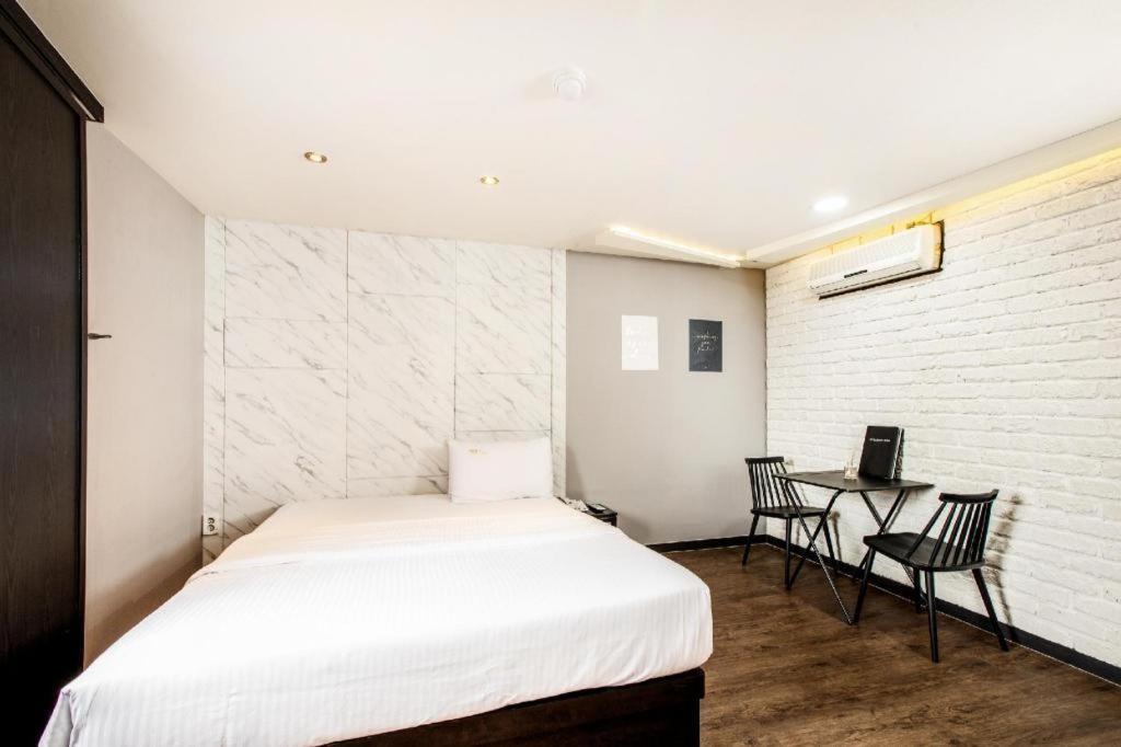 M7 Business Hotel Chilgok Экстерьер фото