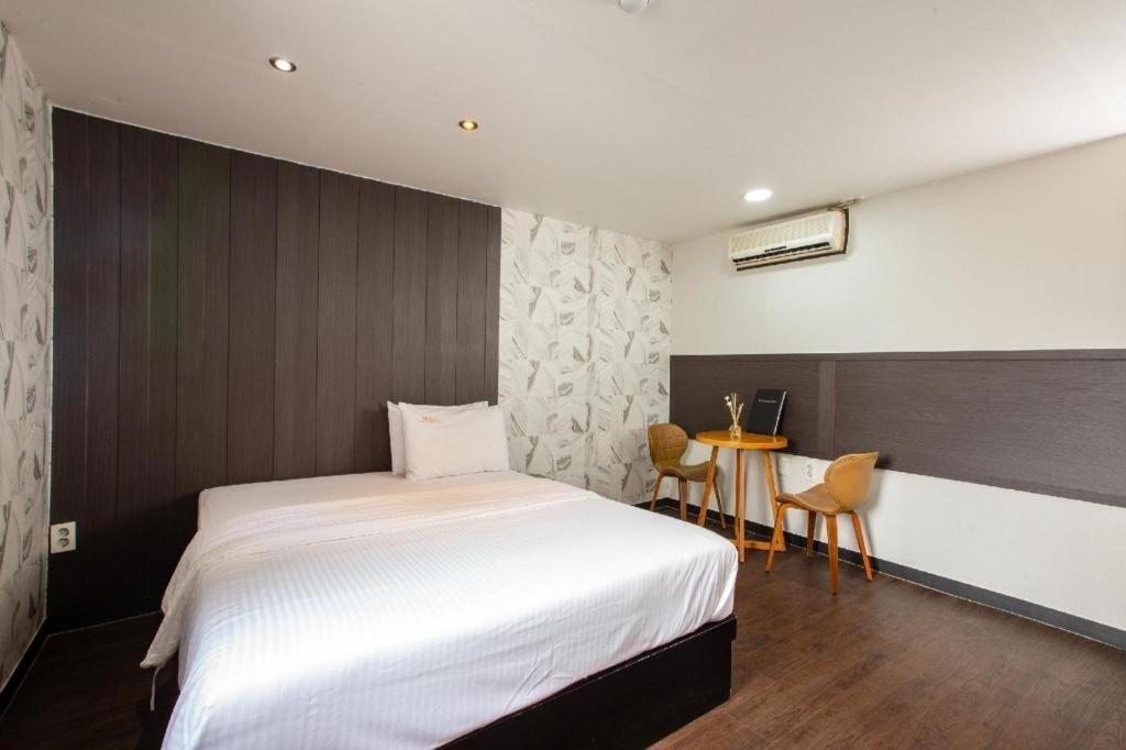 M7 Business Hotel Chilgok Экстерьер фото