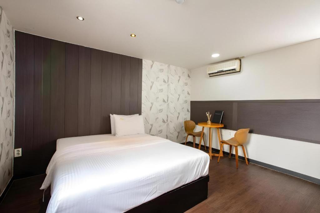 M7 Business Hotel Chilgok Экстерьер фото