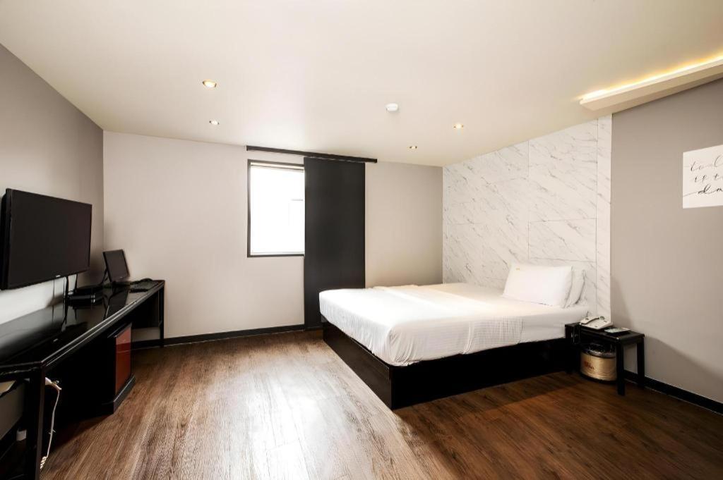 M7 Business Hotel Chilgok Экстерьер фото