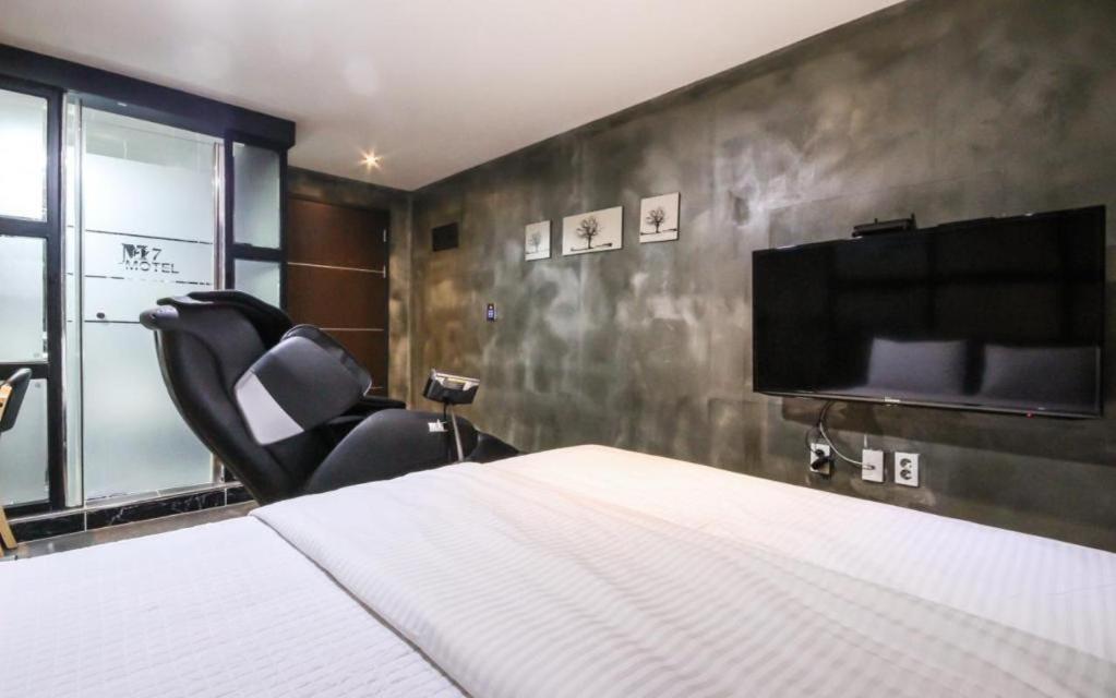 M7 Business Hotel Chilgok Экстерьер фото