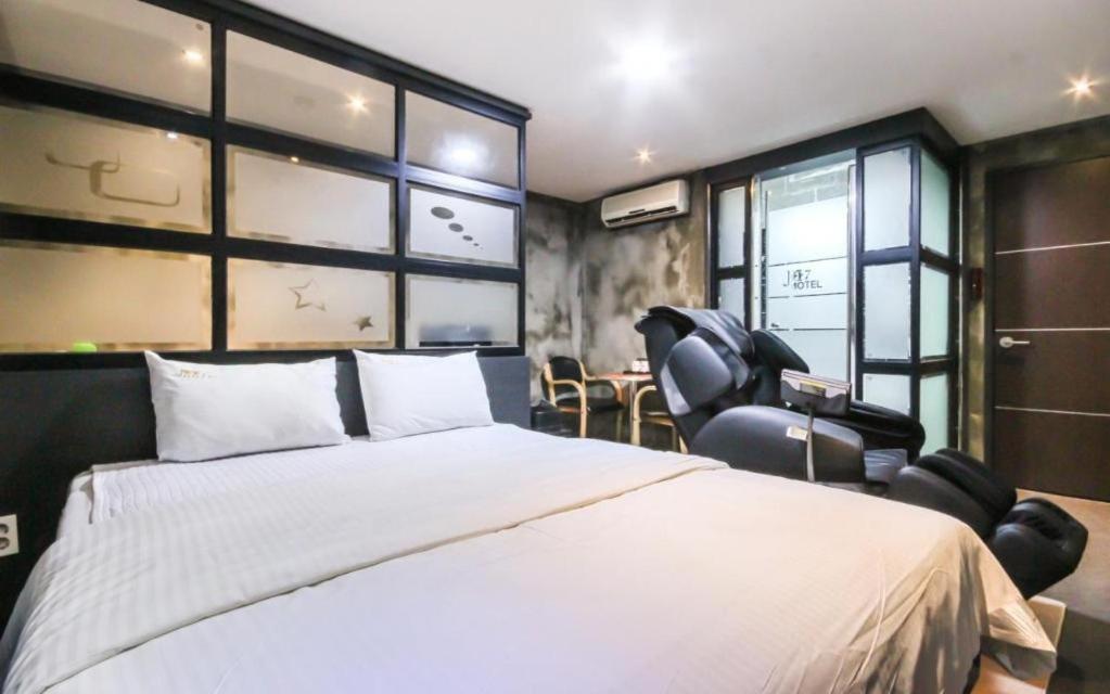 M7 Business Hotel Chilgok Экстерьер фото