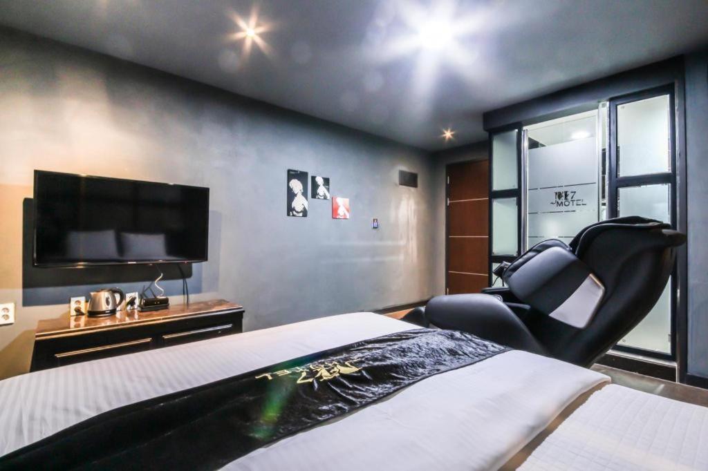 M7 Business Hotel Chilgok Экстерьер фото