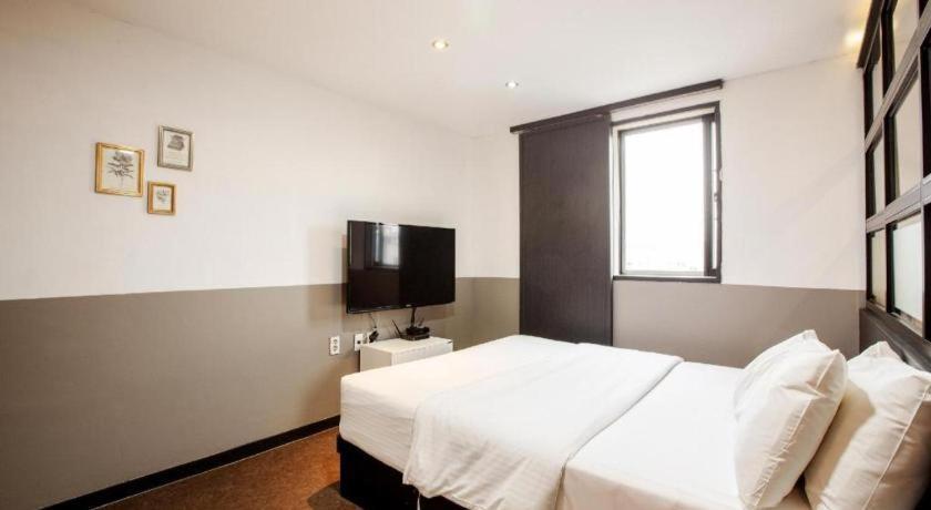M7 Business Hotel Chilgok Экстерьер фото