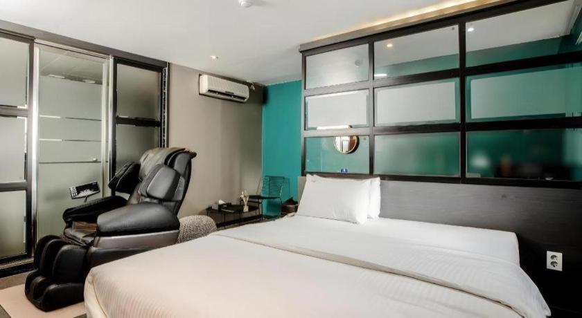 M7 Business Hotel Chilgok Экстерьер фото