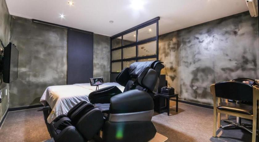 M7 Business Hotel Chilgok Экстерьер фото