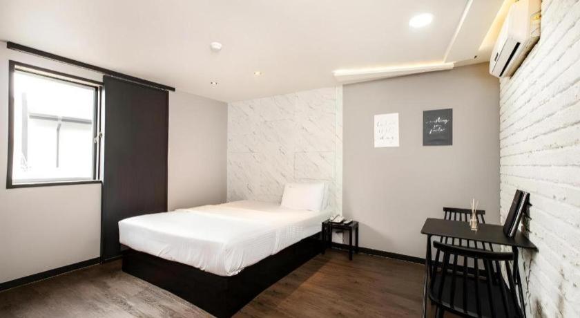 M7 Business Hotel Chilgok Экстерьер фото